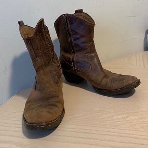 Born W12412 Brown Leather Zip Western Style Riding Boots